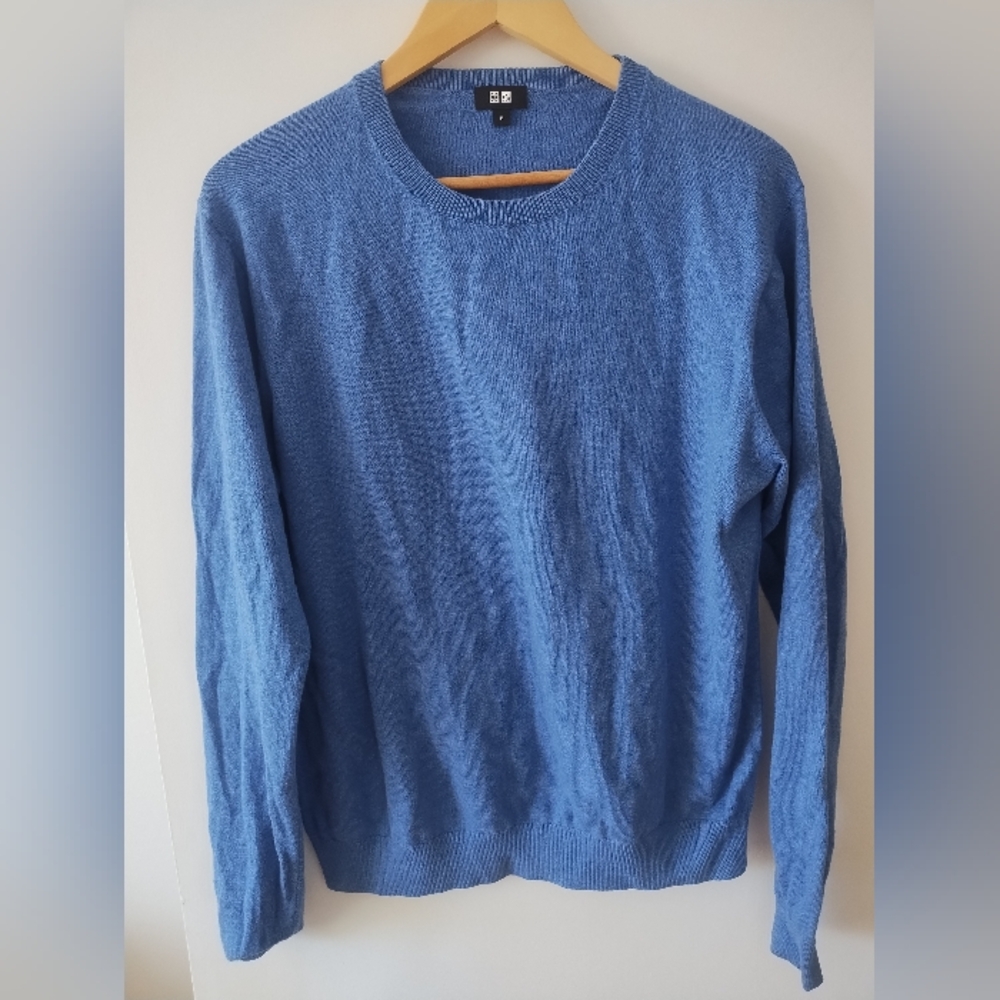 Classic Uniqlo Round Neck Sweater